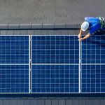 Comment l’énergie solaire et l’automatisation peuvent mener votre hôtel vers l’autonomie énergétique